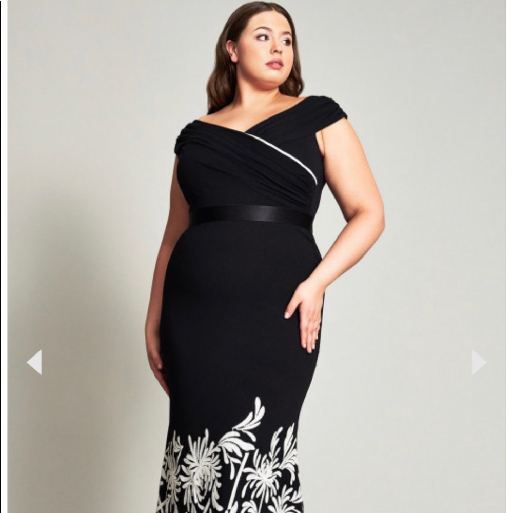 Kumi Crisscross Bodice Gown - PLUS SIZE